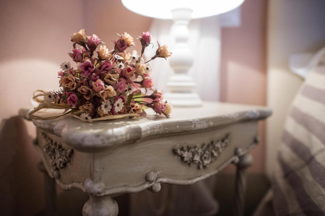 B&B Il Biancospino อับบาเดียซานซัลวาตอเร ภายนอก รูปภาพ